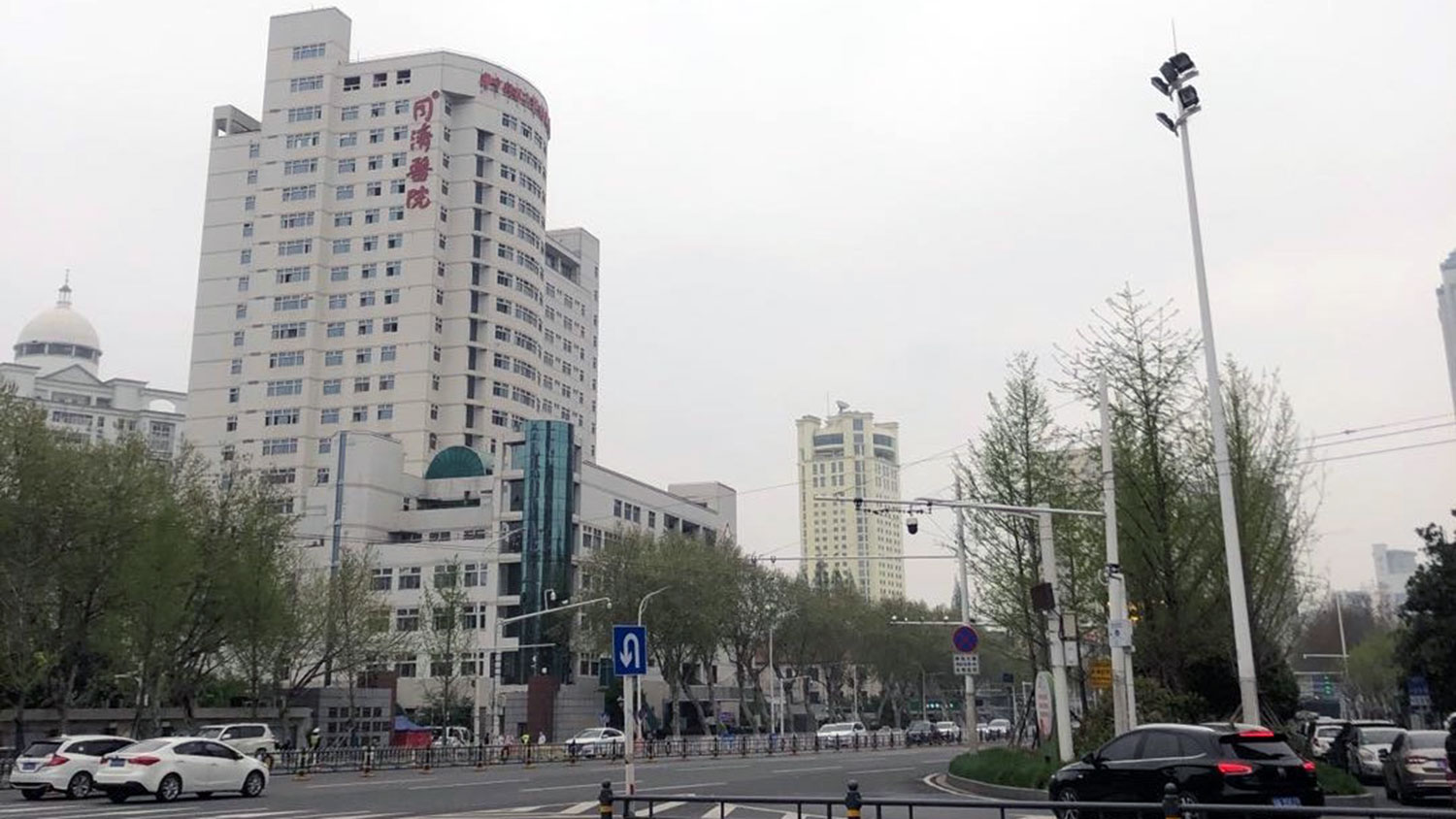 武汉同济医院是收治新冠肺炎的指定医院。.jpg