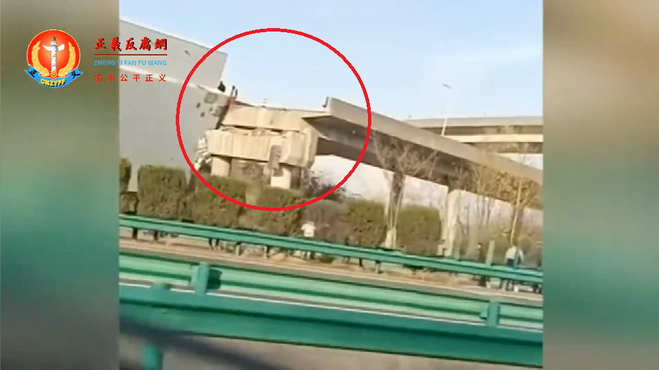 12月18日，高速豆腐渣工程，湖北黄石武黄高速往武汉方向，一座高架桥坍塌。.png