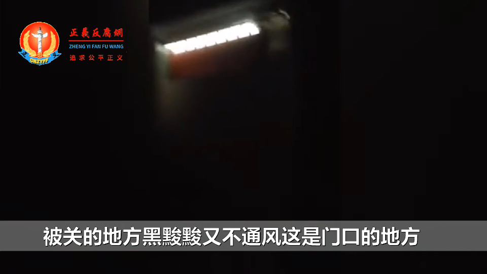 2021年11月18日，四川访民余仿堂在隔离店的暗室里。.png