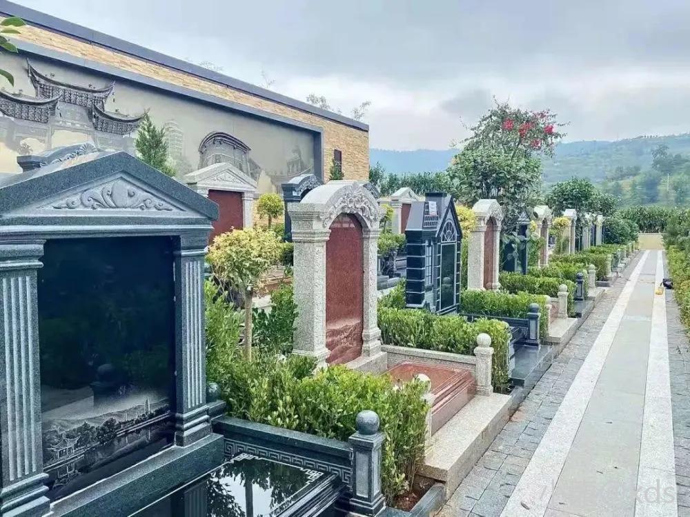 云南一家银行推出“墓地按揭贷”，引发网民议论。.jpg