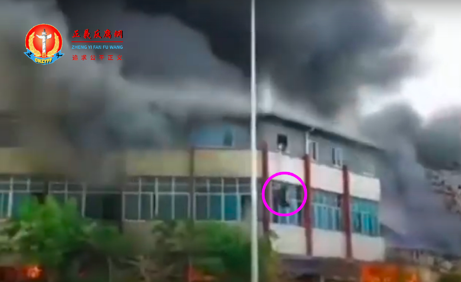 4月4日下午，云南省普洱市思茅区旧货市场发生火灾。有人跳楼逃生。.png