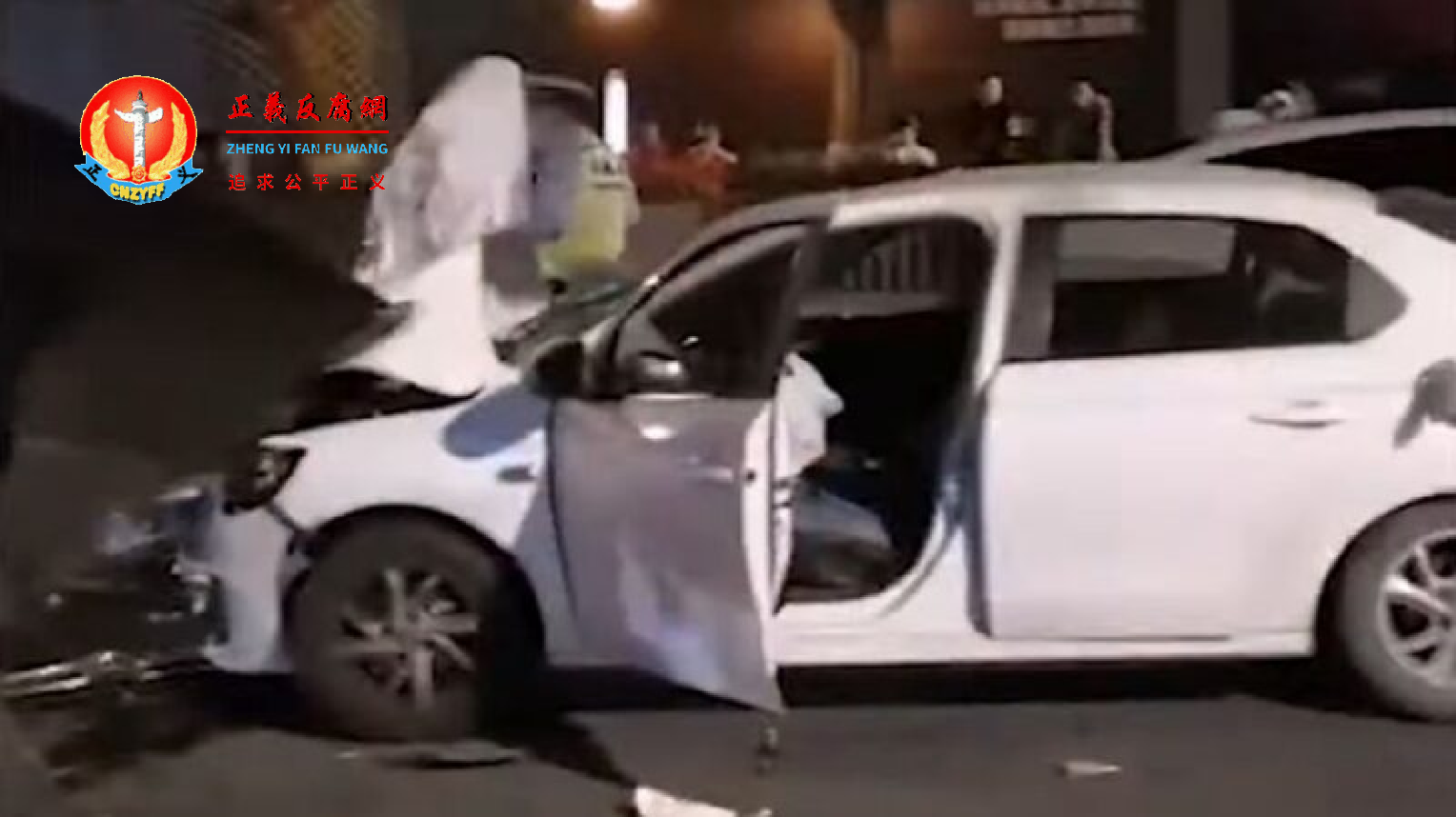 5月29日晚，犯罪嫌疑人吉某某驾驶的白色轿车被撞毁。.png