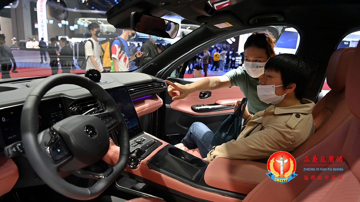 2021年4月19日，上海举行第十九届上海国际汽车工业展览会上，一辆蔚来eC6汽车亮相。.png