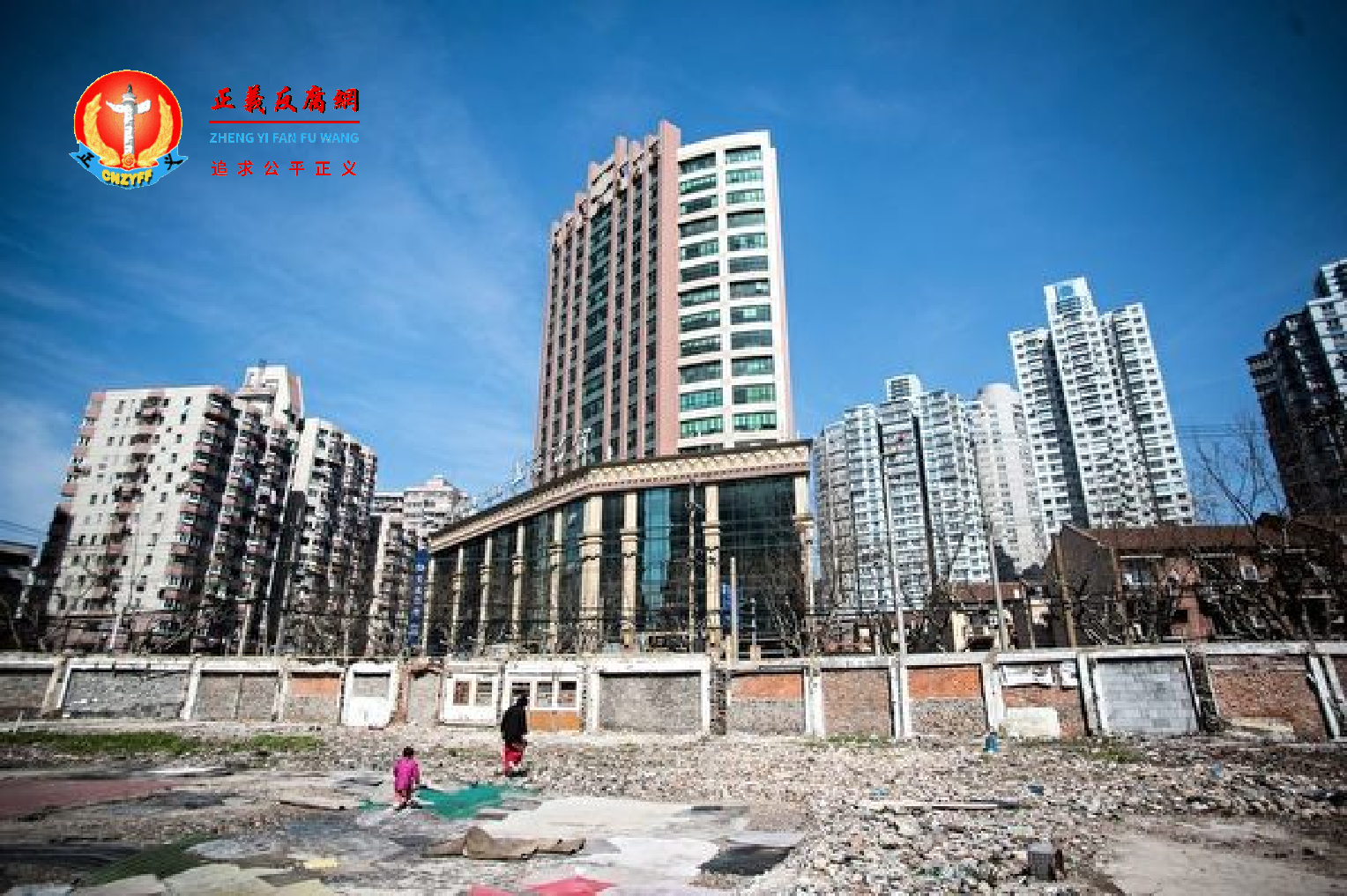 城市改造中的上海，拆除旧房建高层商品房。摄于2016年3月15日。.png
