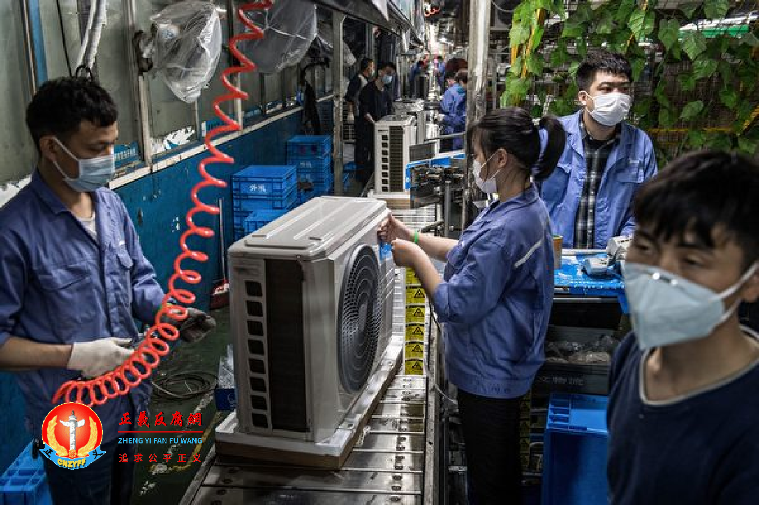 图为2020年3月25日美的公司在武汉市的空调生产线。.png