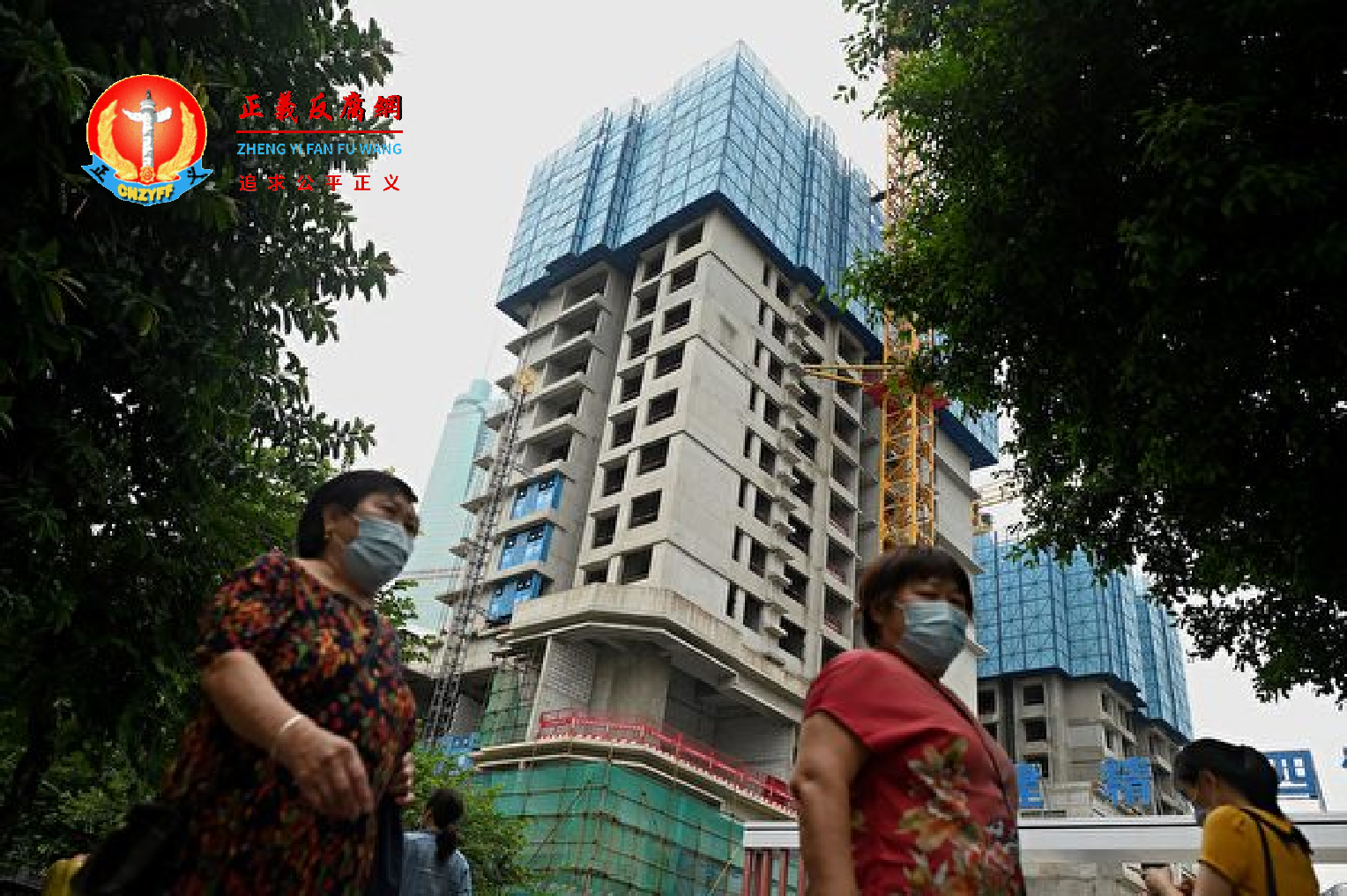2021年9月16日，深圳市民经过恒大住宅区。.png