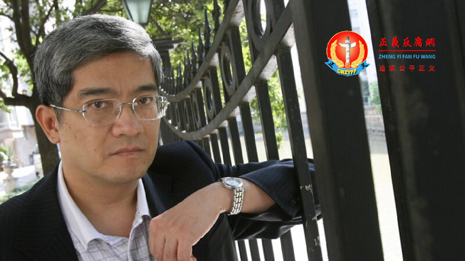 2006年9月27日，中国经济学家郎咸平在上海住所。.png